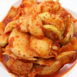 싱싱한 무의 참 맛을 담은 석박지 김치(1.3kg)